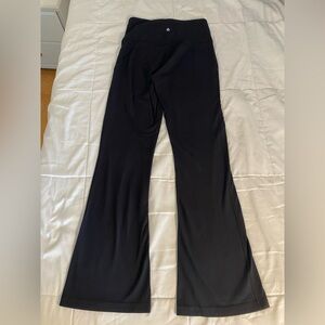 Grove Nulu Super-High-Rise Flared Pant women’s Size 6 Lululemon Athletica